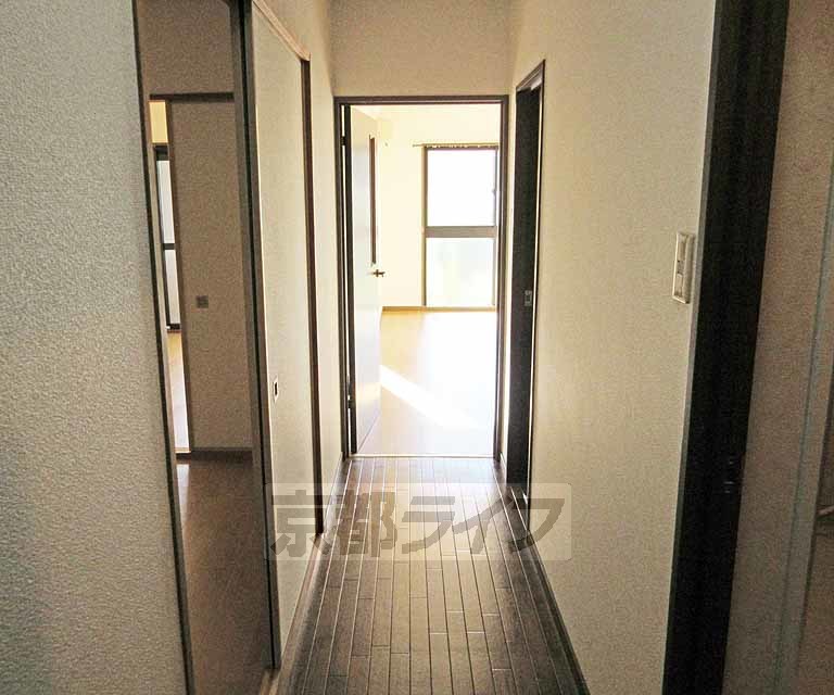 その他部屋・スペース　広い廊下です