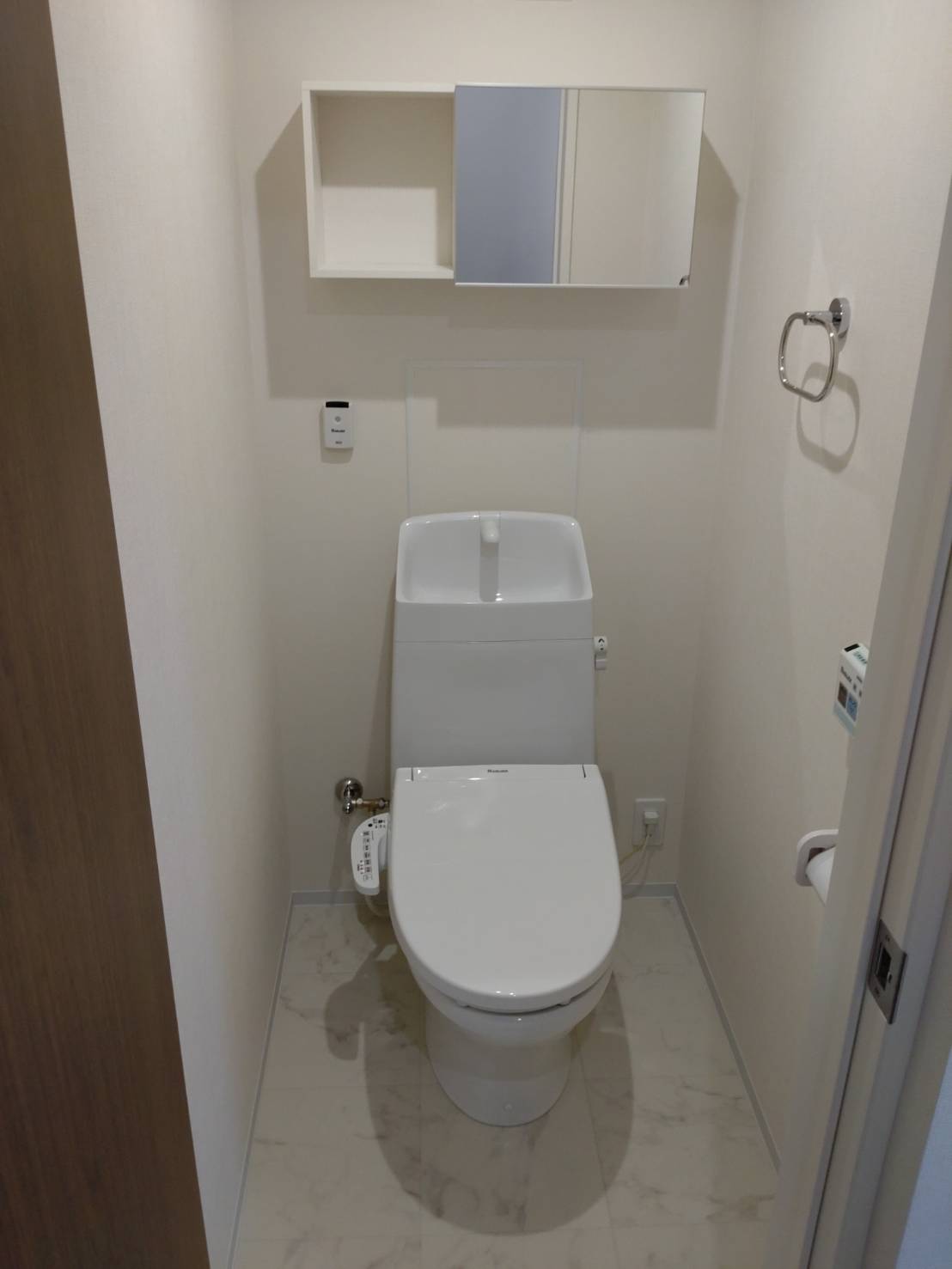 トイレ　※同タイプの別部屋です