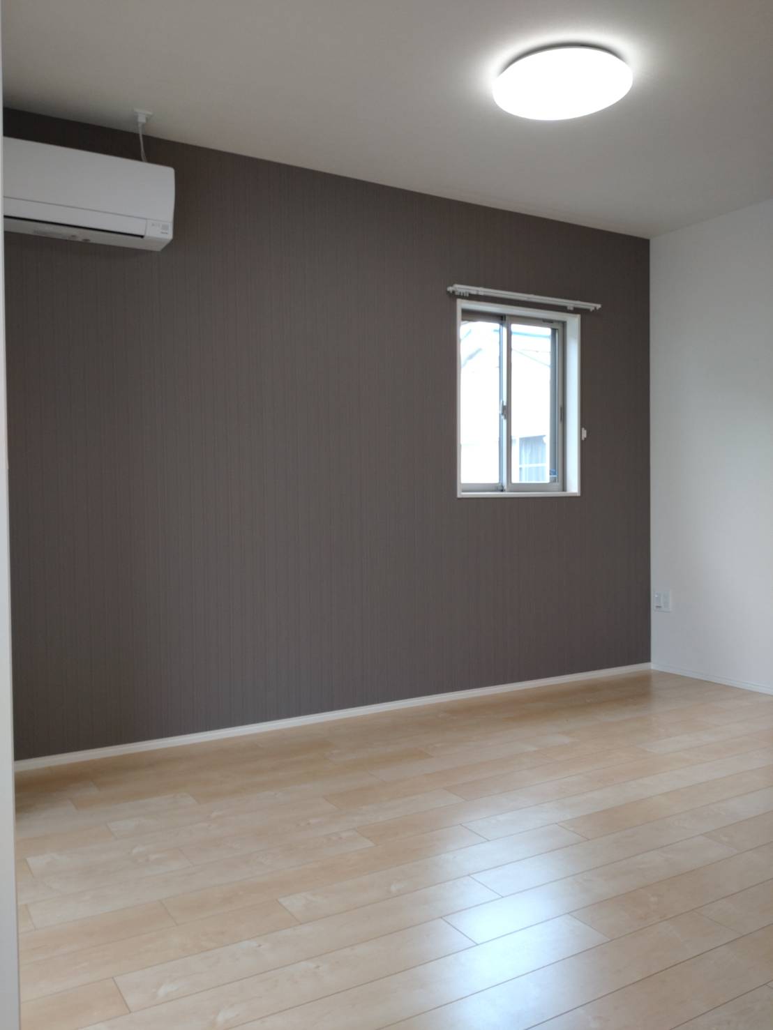居室・リビング　※同タイプの別部屋です