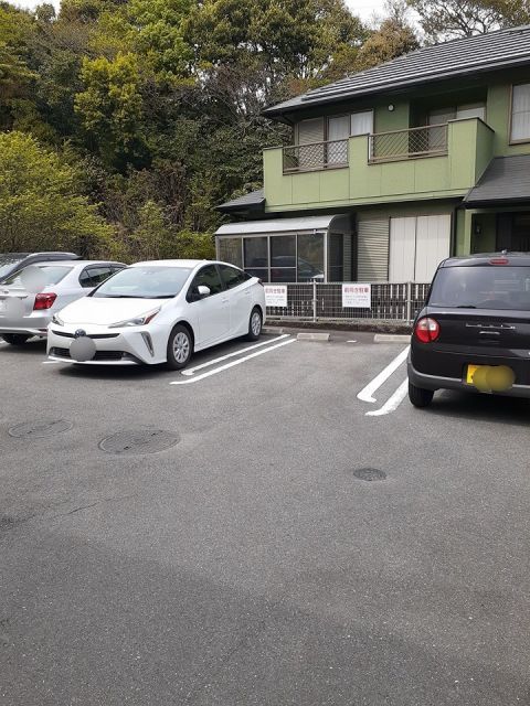 【四日市市西日野町のアパートの駐車場】