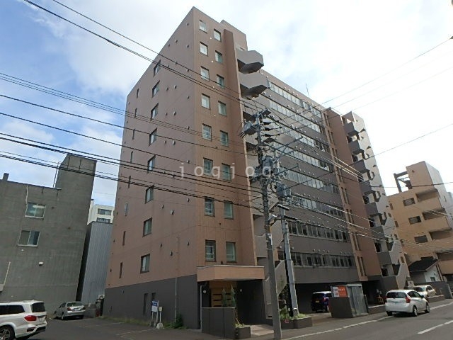 【札幌市中央区南一条西のマンションのエントランス】