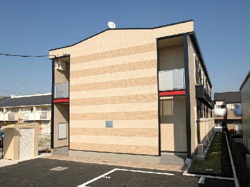 【レオパレスワイワイの建物外観】