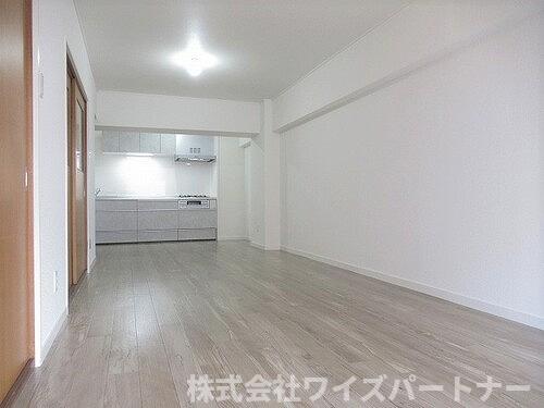 居室・リビング　リビングダイニングキッチン約１６．０畳