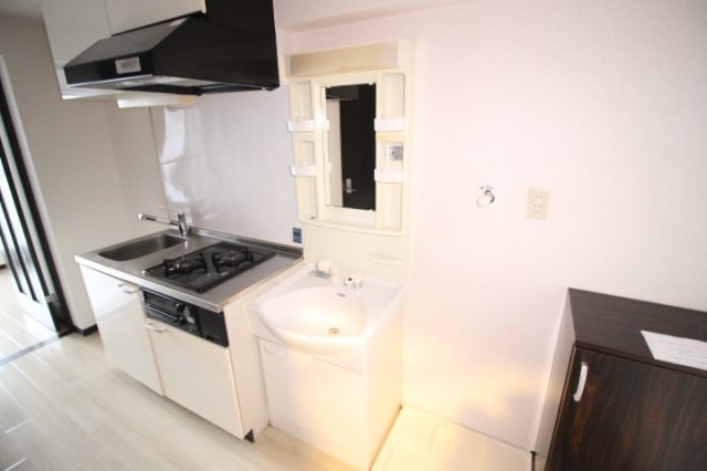 洗面設備　シャワー付き洗面所　室内洗濯機置場あり