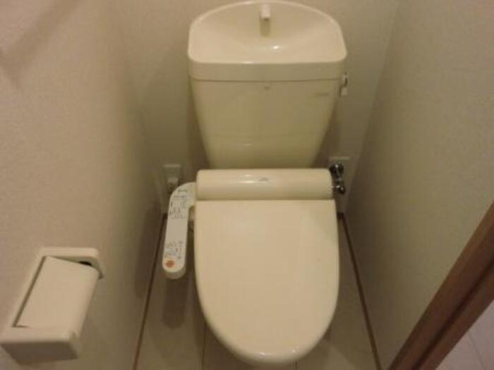 トイレ　温水洗浄便座