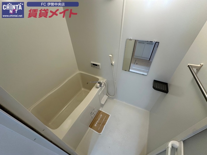 バス・シャワールーム　別部屋同型タイプ写真です。