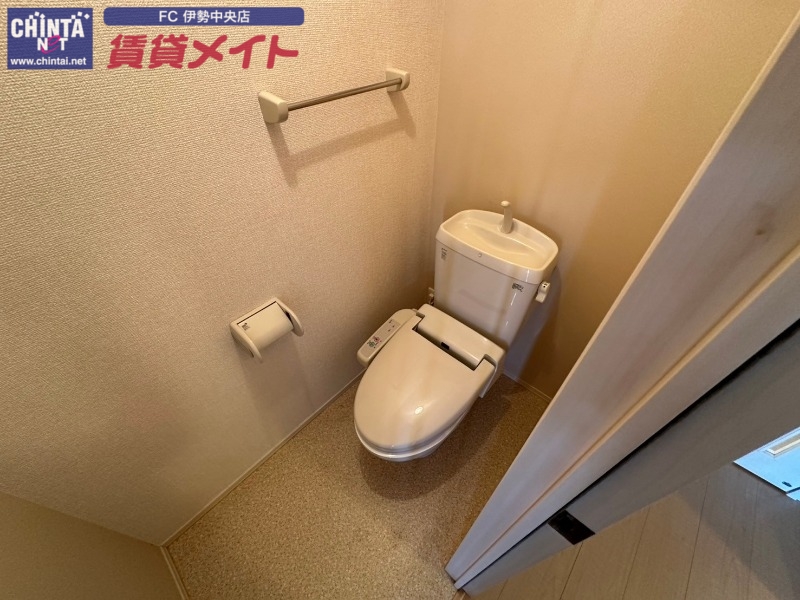 トイレ　別部屋同型タイプ写真です。
