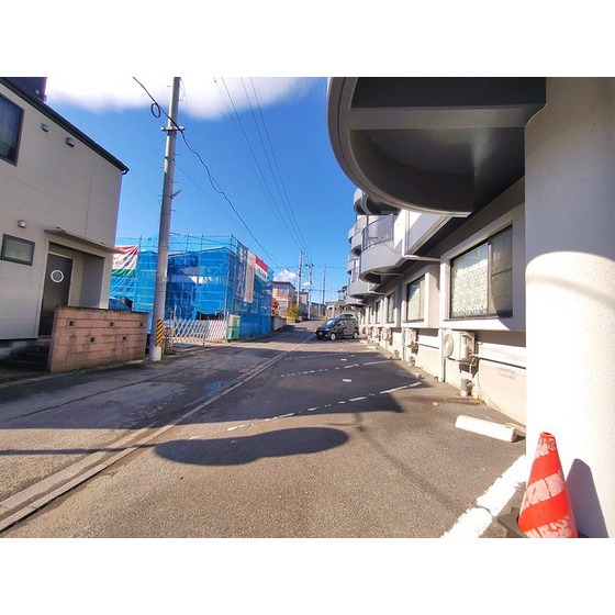 駐車場　３，３００円／月