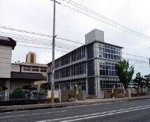 小学校　岡山市立西小学校（小学校）まで696m