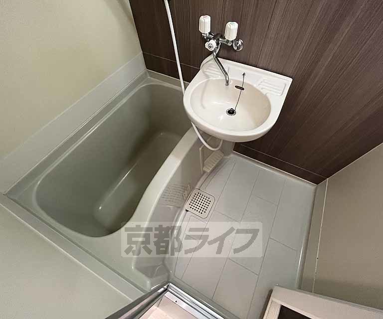 バス・シャワールーム　ゆったりくつろげるお風呂です。