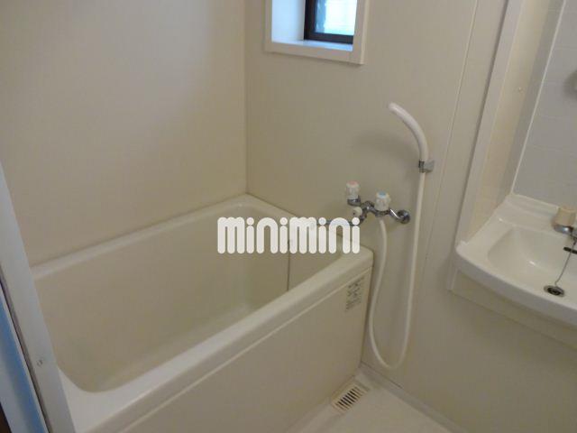 バス・シャワールーム　明るい色調のバスルーム