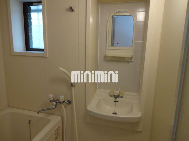 洗面設備　バスルームに洗面台あります