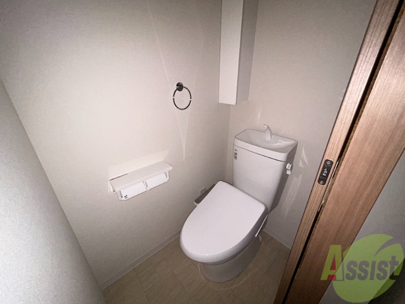 トイレ　トイレは温水洗浄便座となっており、使い勝手が良いです。