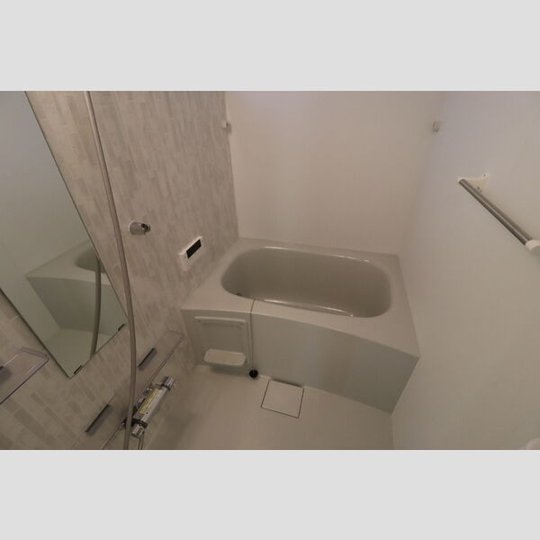 バス・シャワールーム　コンパクトで使いやすいお風呂です