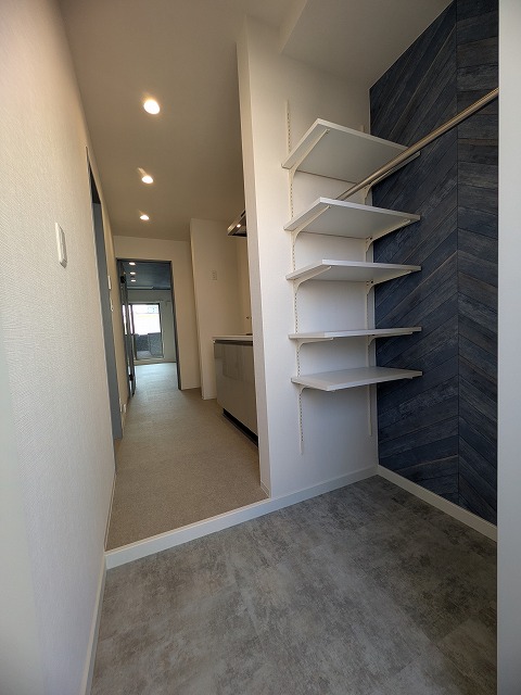 玄関　同物件、別号室のものです。