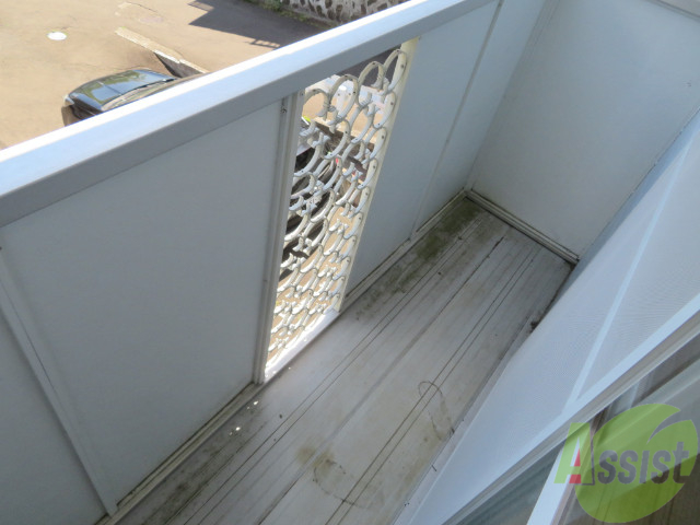 バルコニー　バルコニーは幅があり、広い印象を受けました。