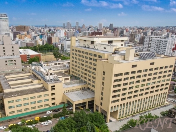 病院　札幌医科大学附属病院（病院）まで598m