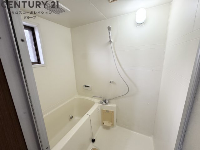 バス・シャワールーム　窓があるので換気が楽々！