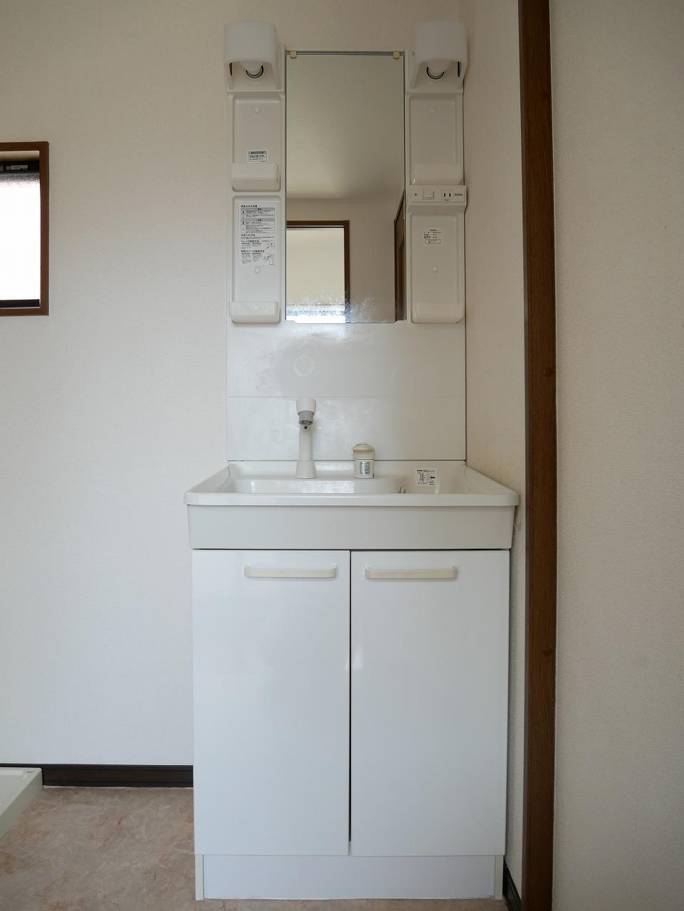 洗面設備　スペースが確保できる洗面所です