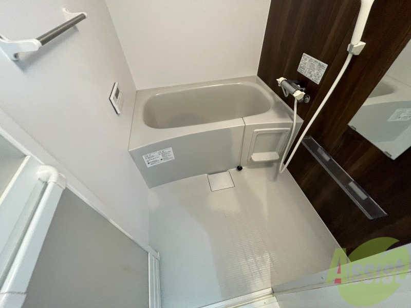 バス・シャワールーム　お風呂になります。一日の疲れを癒してくださいね。