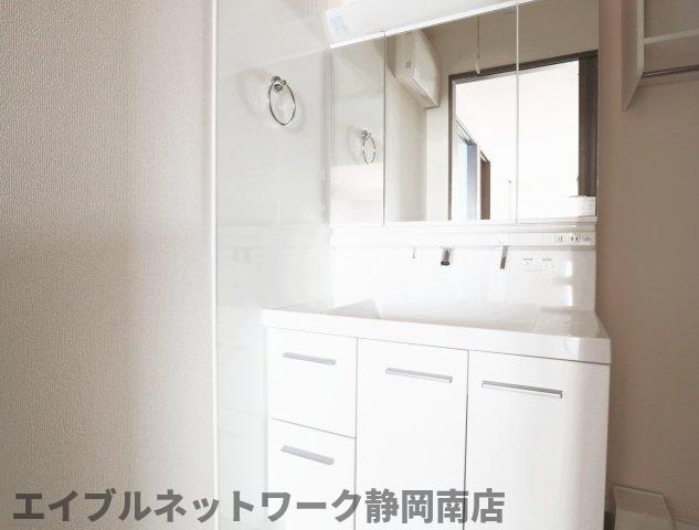 洗面設備　使いやすい洗面所です