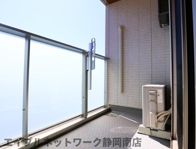 バルコニー　バルコニーからの眺めを楽しみながら食事をしませんか