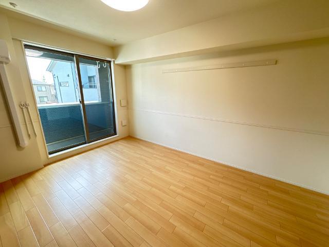 居室・リビング　室内