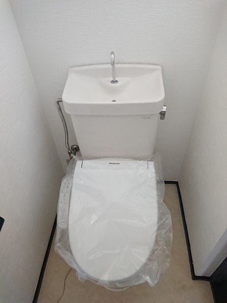 トイレ　ウォシュレット付き