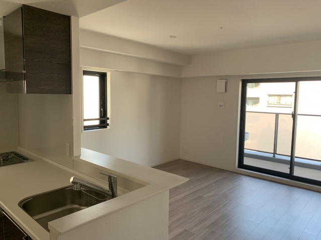 居室・リビング　同物件別室です。