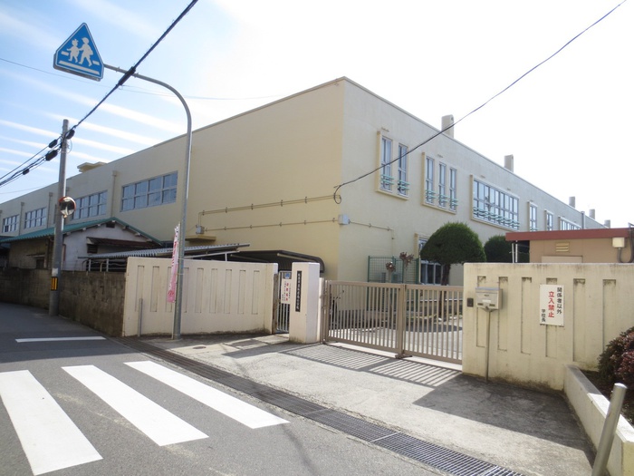 小学校　松原南小学校（小学校）まで700m
