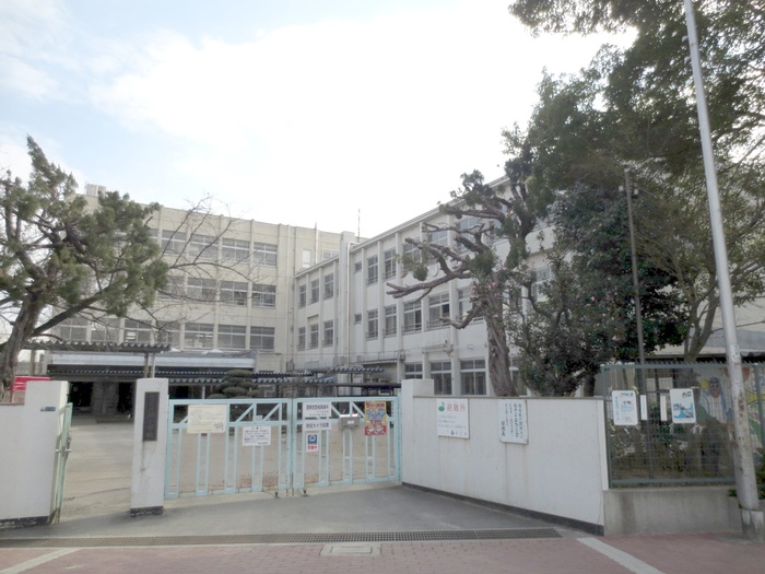 小学校　錦小学校（小学校）まで620m