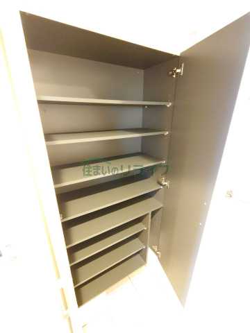 収納　ラティエラ練馬