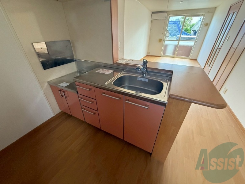 キッチン　キッチンはカウンターキッチンです。調理スペースをご確認下さい