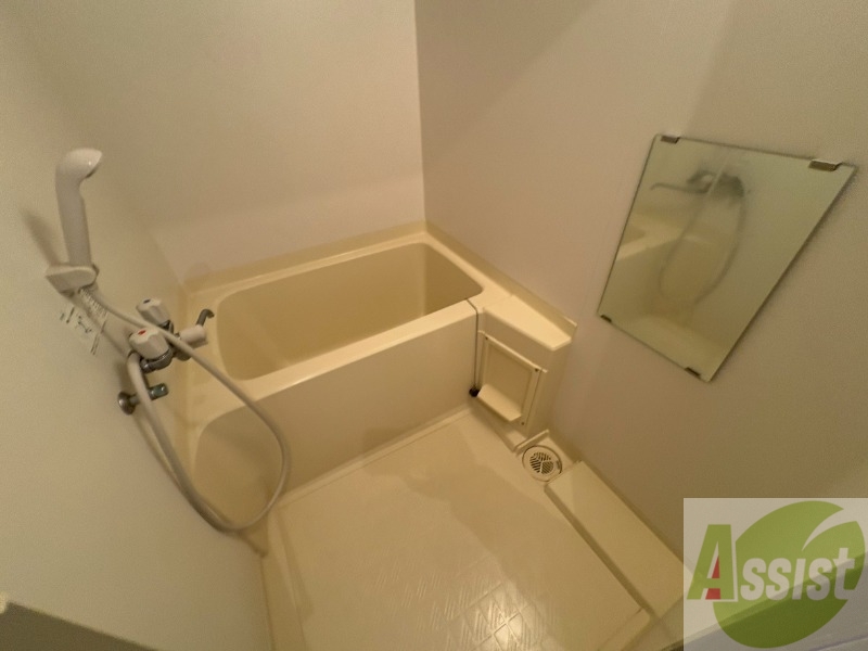 バス・シャワールーム　お風呂になります。一日の疲れを癒してくださいね。