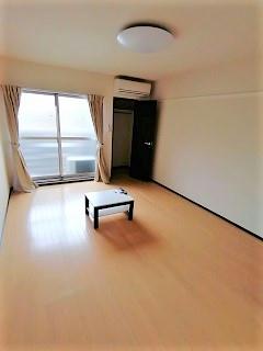 居室・リビング　居間（ベランダ側）