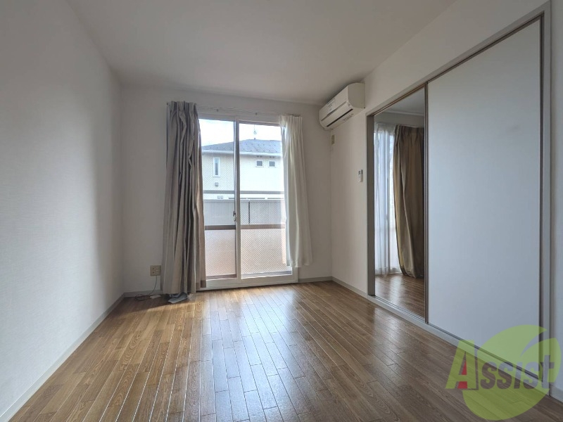 居室・リビング　フローリングのお部屋で南向きで日当たりも良好ですね。