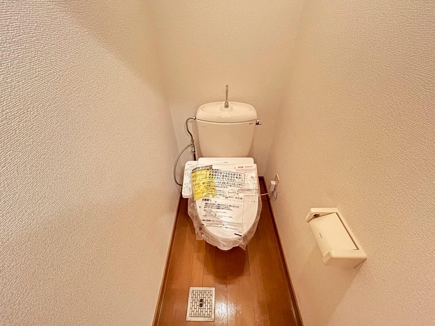 トイレ　温水洗浄暖房便座付トイレ