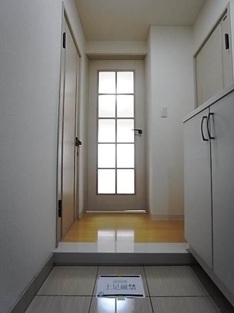 玄関　収納もある玄関です