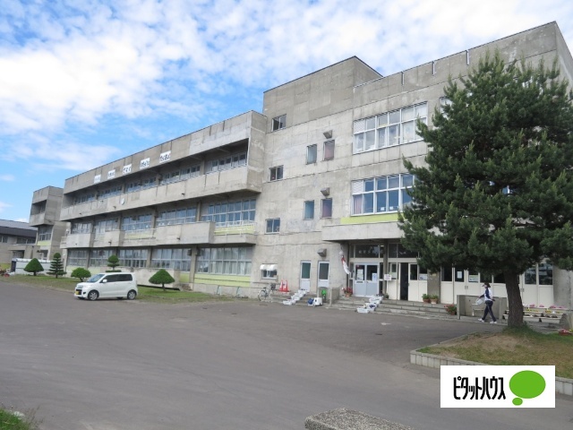 小学校　旭川市立東栄小学校（小学校）まで477m