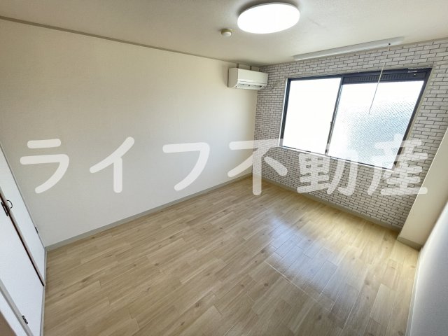 居室・リビング　こちらの居間で趣味の時間をお楽しみください