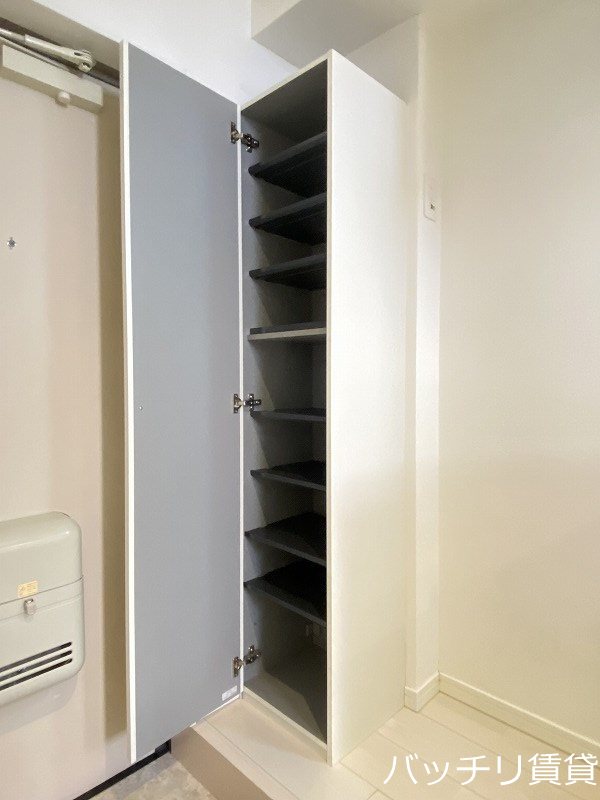 玄関　画像は同型タイプの為現状を優先致します。