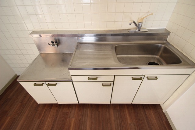 キッチン　同物件、別号室のものです。