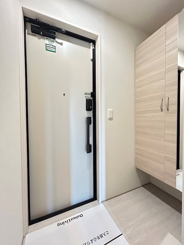 玄関　※別物件参考写真