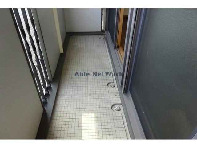 バルコニー　日当たりの良いバルコニー