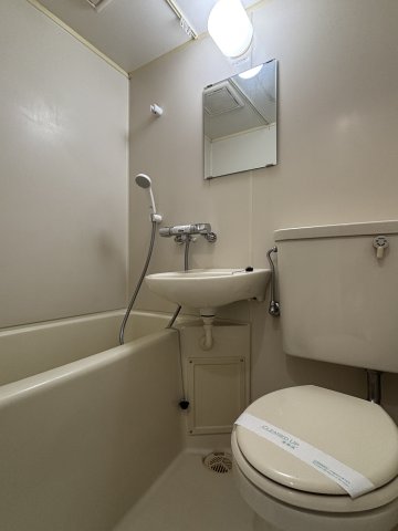 バス・シャワールーム　☆バストイレ一緒のお部屋です☆