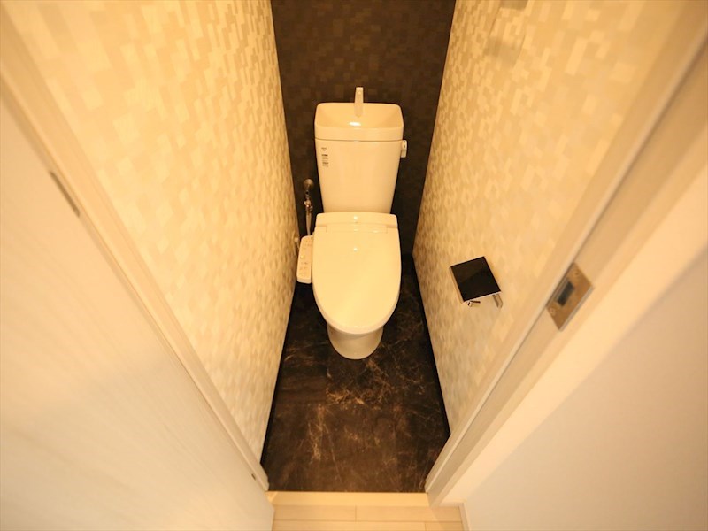 トイレ　温水洗浄暖房便座付トイレ