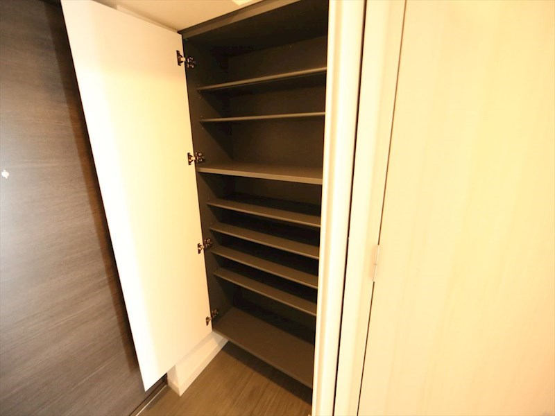 玄関　玄関　シューズボックス付（収納充実してます）