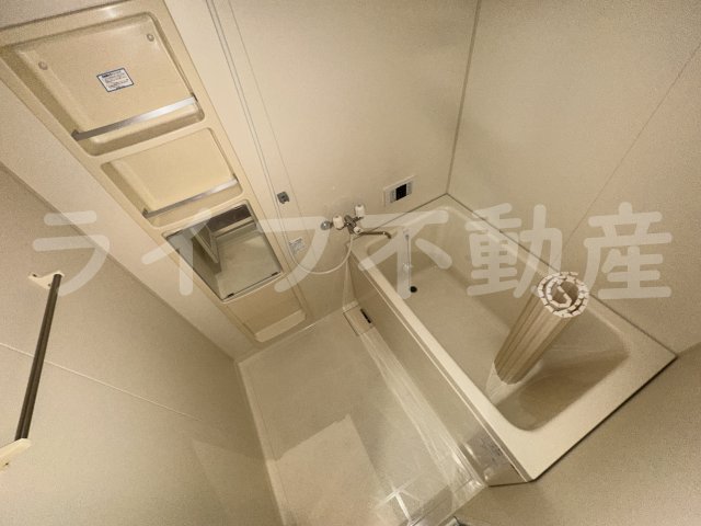 バス・シャワールーム　落ち着いた空間のお風呂です