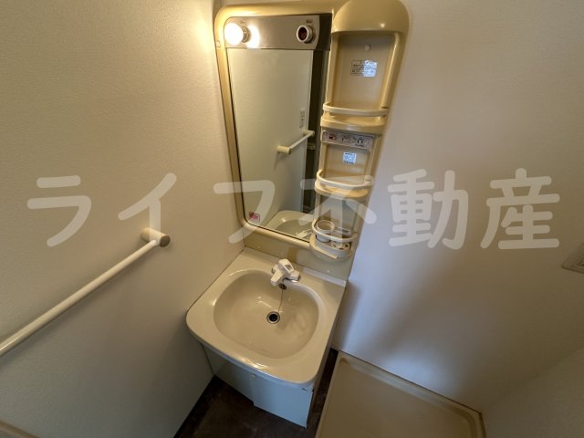 洗面設備　朝の支度にも助かる、独立の洗髪洗面化粧台