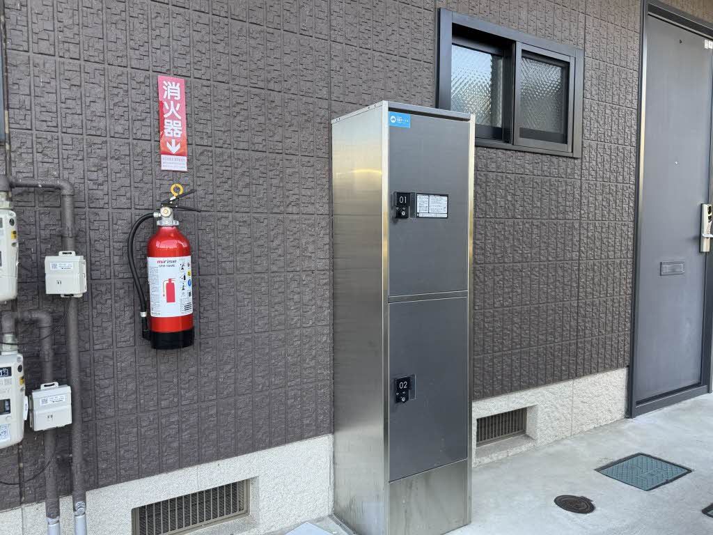 建物外観　宅配ボックス